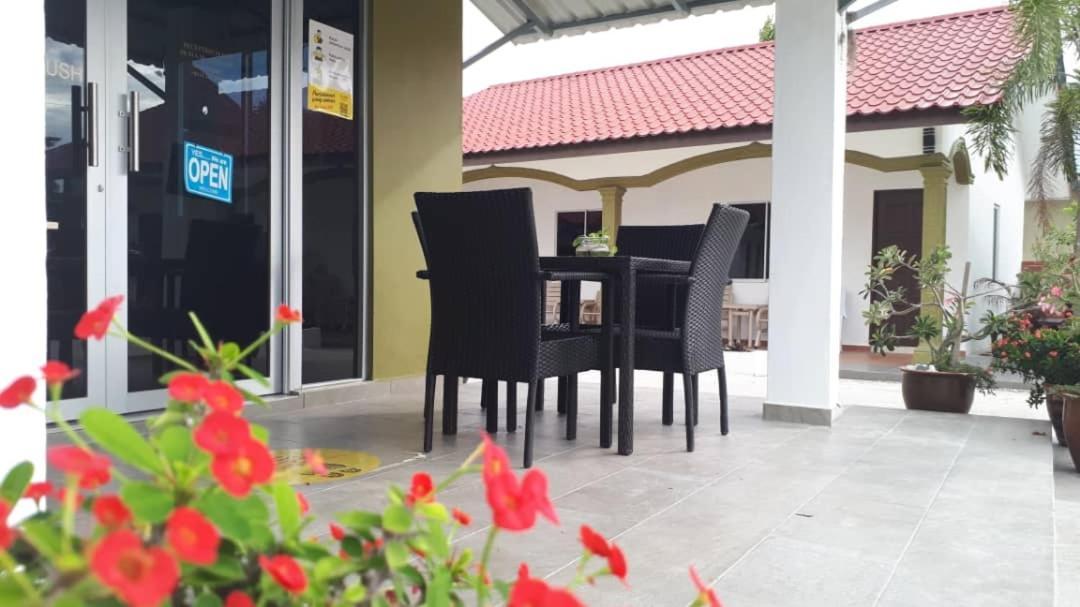 The Nutshell Chalet Langkawi Пантай Ченанг Екстериор снимка