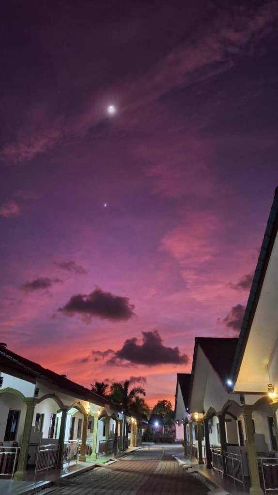 The Nutshell Chalet Langkawi Пантай Ченанг Екстериор снимка